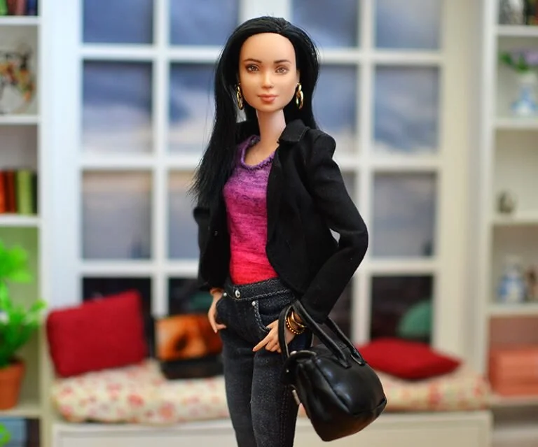 OOAK-Repainted-Black-Hair-Made-to-Move-Barbie-OOTD-Black Blazer with Jeans 02.jpg