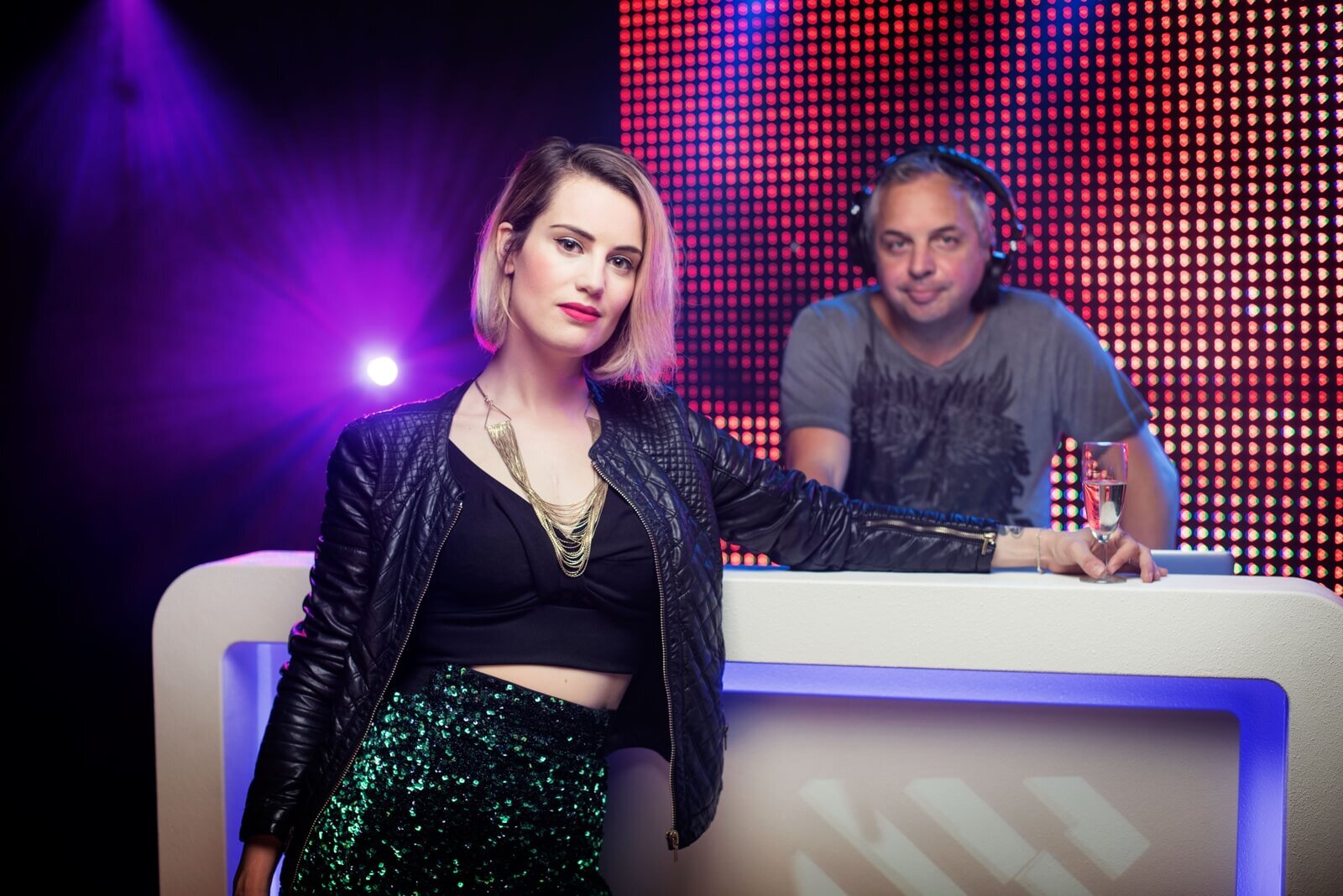 bandshopper.nl-dj-and-lady-laura-zangeres-dance-verlicht.jpg