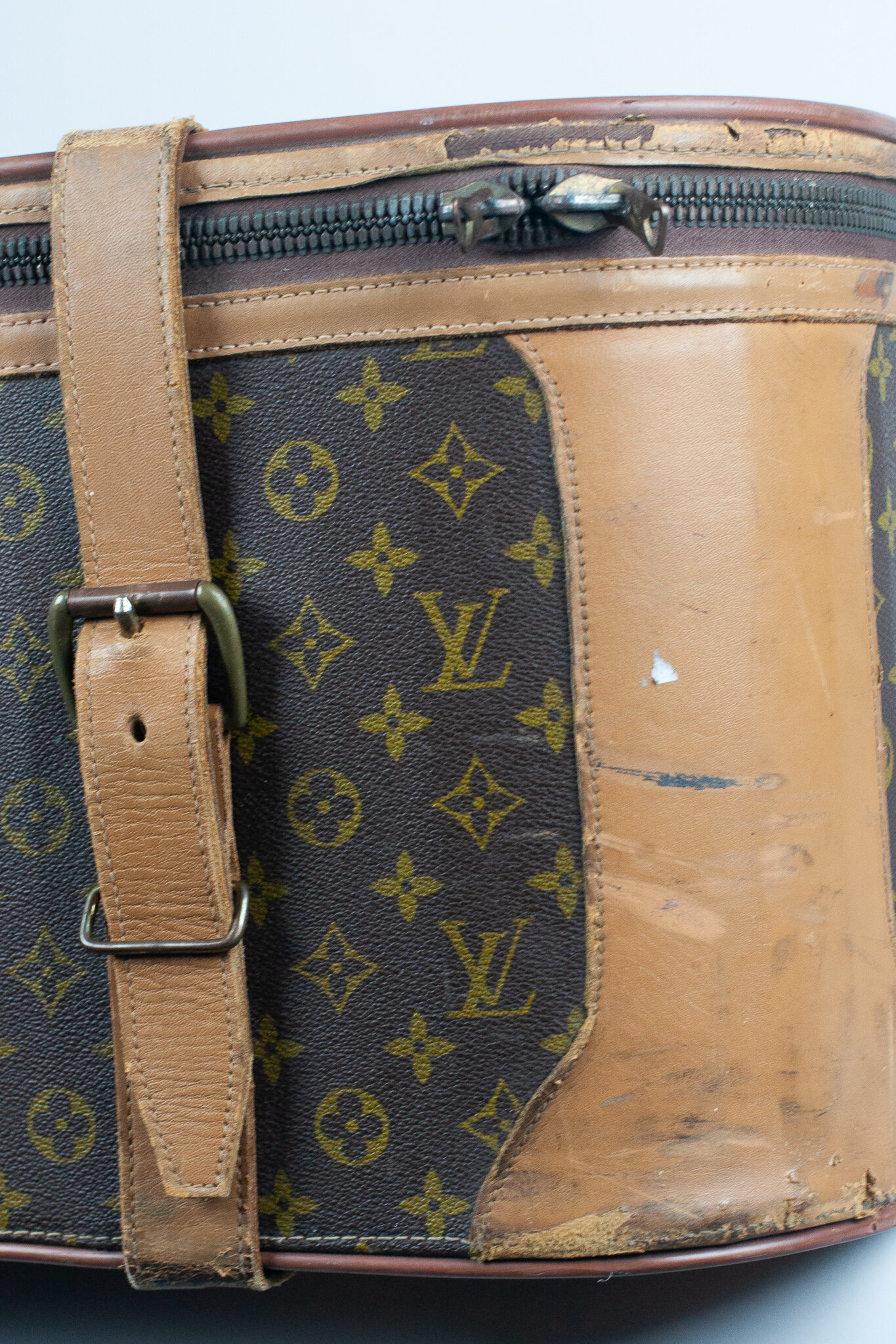 VINTAGE LARGE LOUIS VUITTON SUITCASE