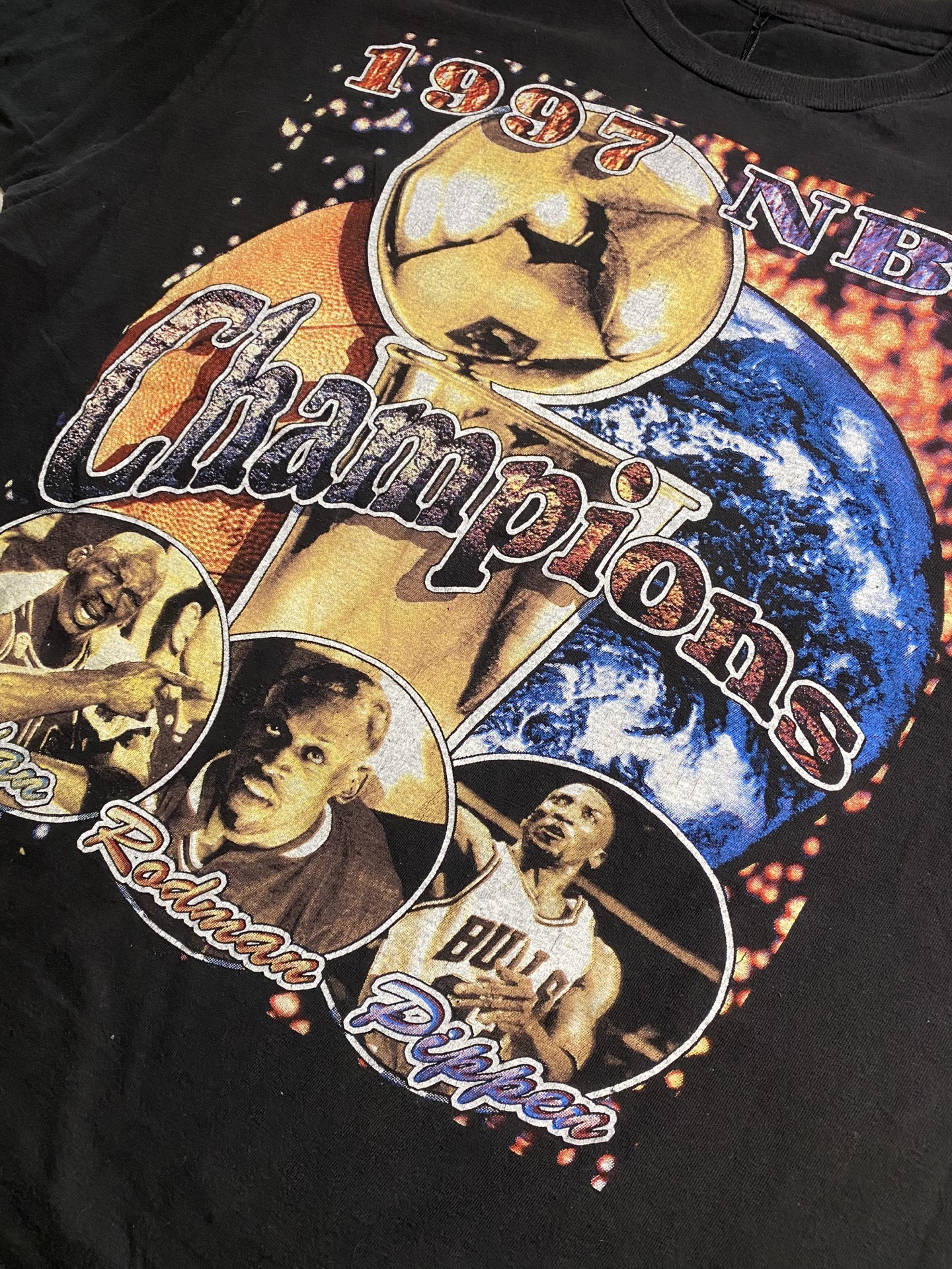 Vintage Chicago Bulls 3 Peat Champions Bootleg 90's t-shirt Basketball NBA  Jordan Pippen Rodman rap hip-hop