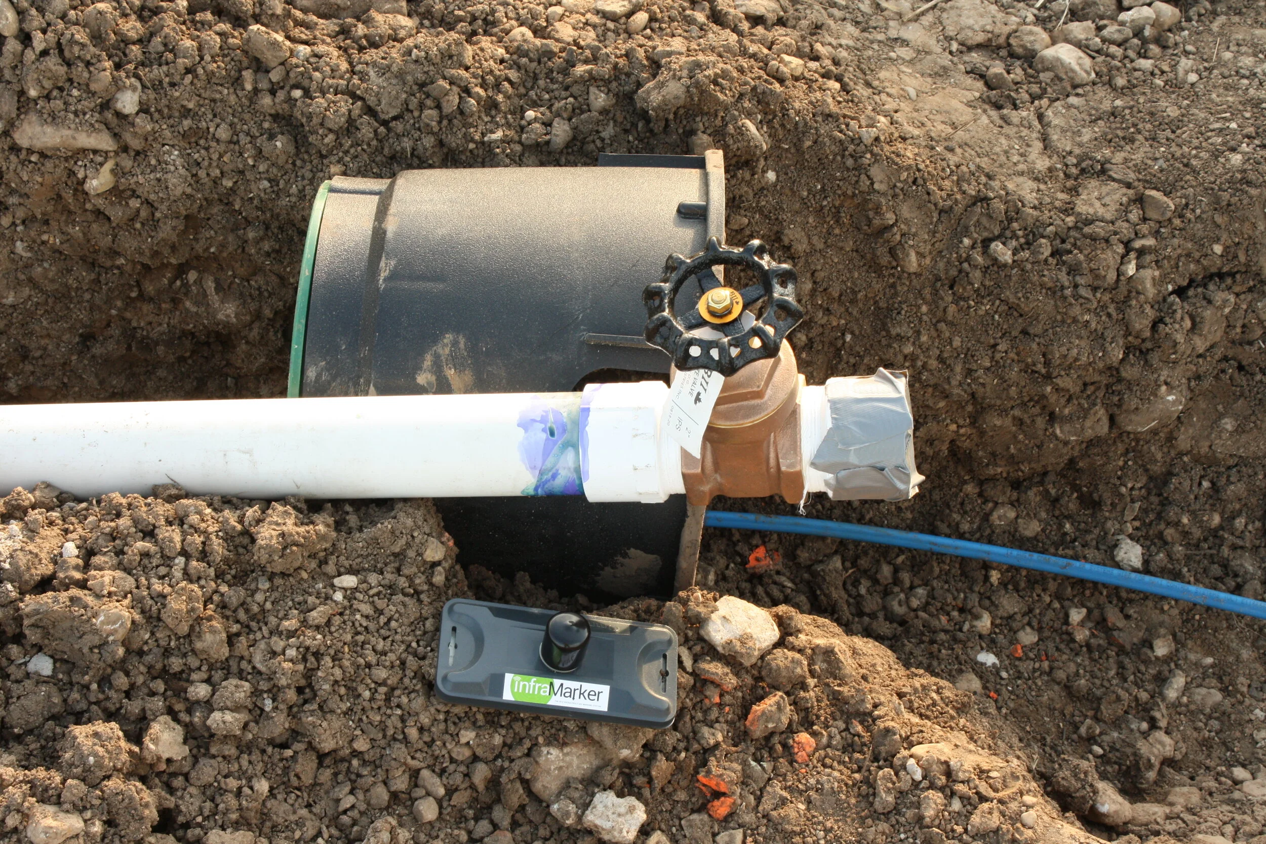Inframarker IM362 Tag in Trench Near Valve Above.jpg