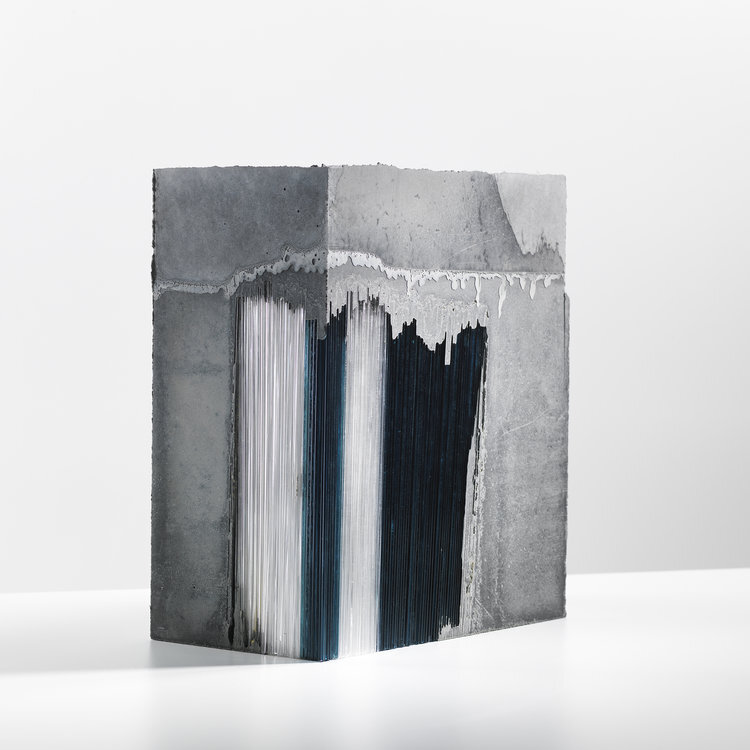 Blue corner, 30 x 32 x 12 cm, glass and concrete, 2016.