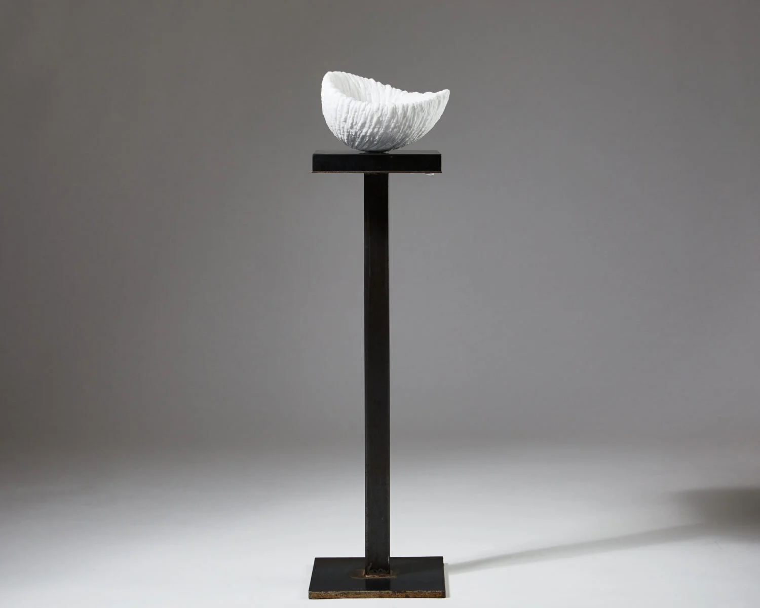 IL PASSAGGIO in Statuario marble, 23 cm high x 40 cm long x 32 cm, 18 kg