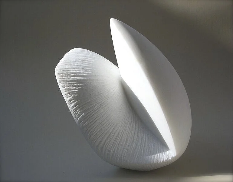 Elements in white Statuary marble, about 68 cm long x  60 cm wide x 35 cm high, about 80 kg.