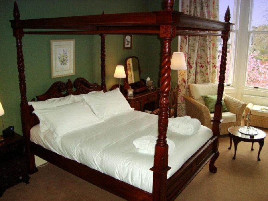 Chambre lit à baldaquin Lochinver Guest House