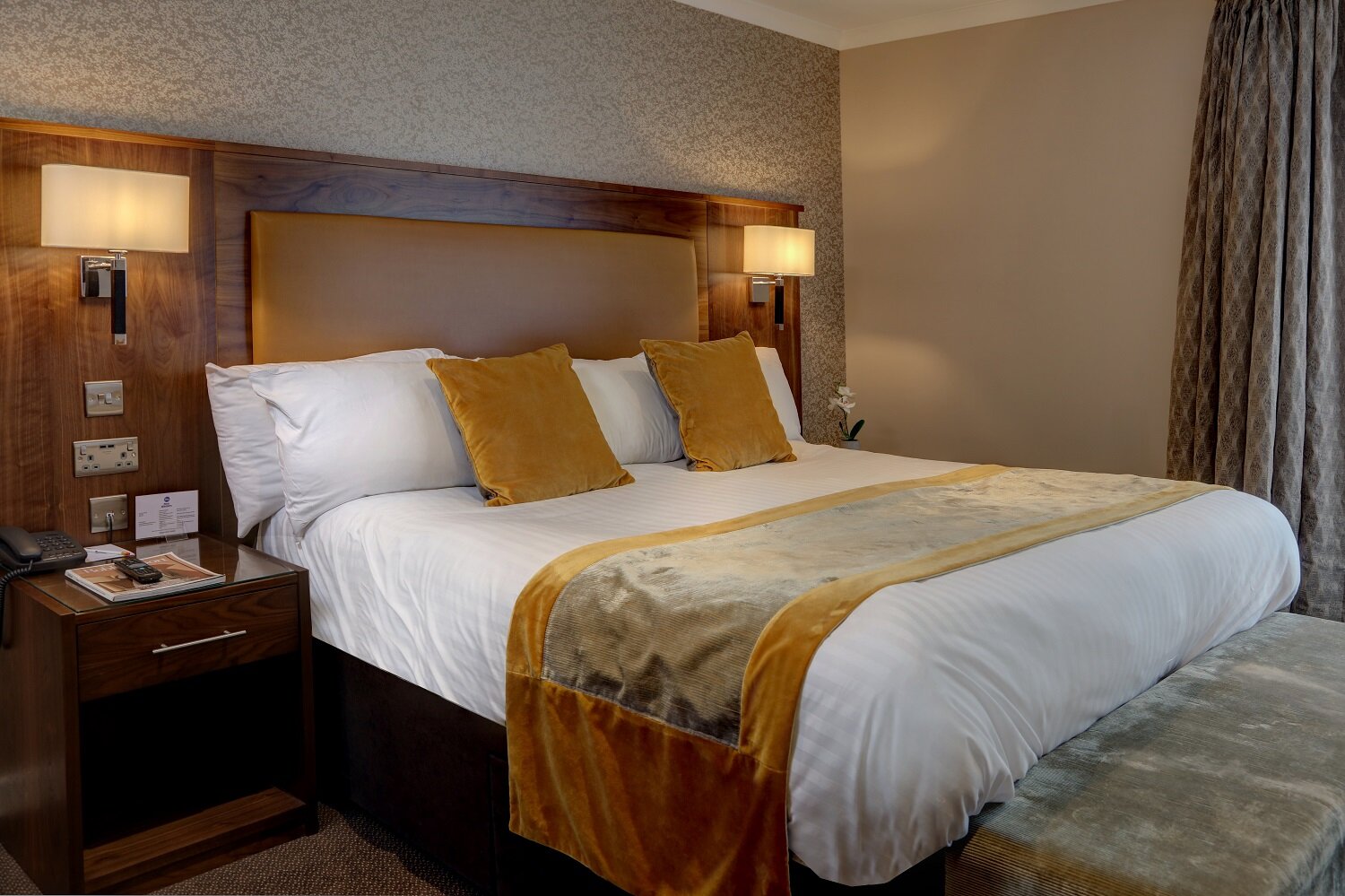 Chambre double jaune Invercarse Hotel