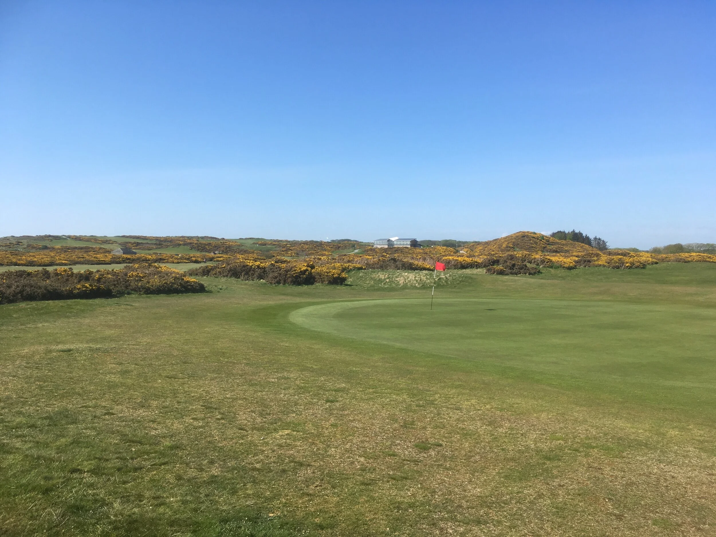 11TH GREEN AND CLUBHOUSE.jpeg