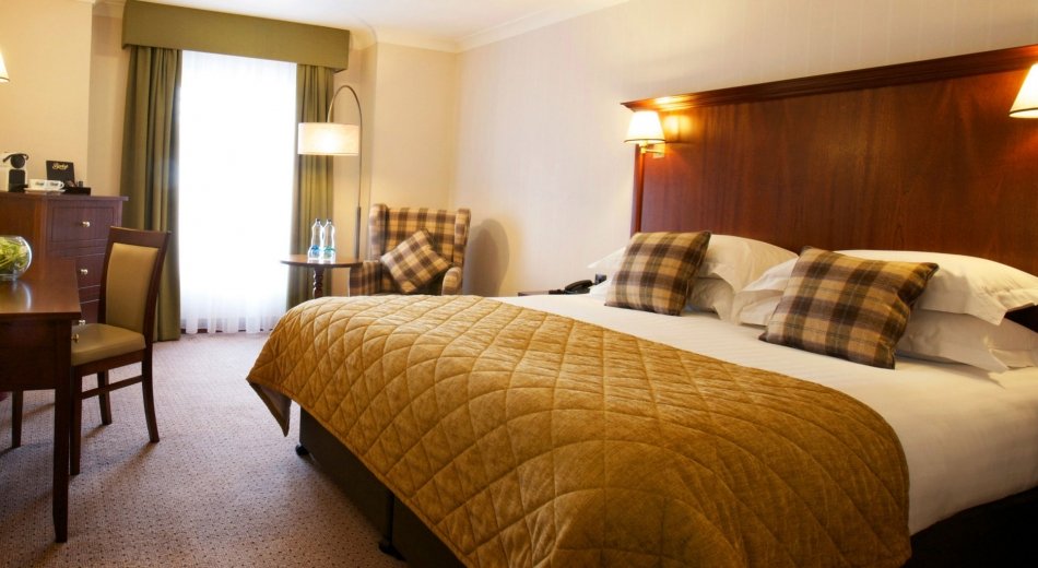 Executive-Room-Clayton-Hotel-Ballsbridge-1-950x520_c.jpg