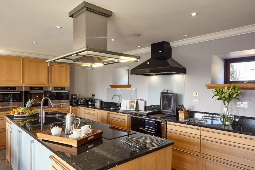 ROUNDEL7463Kitchen-scaled-1.jpg