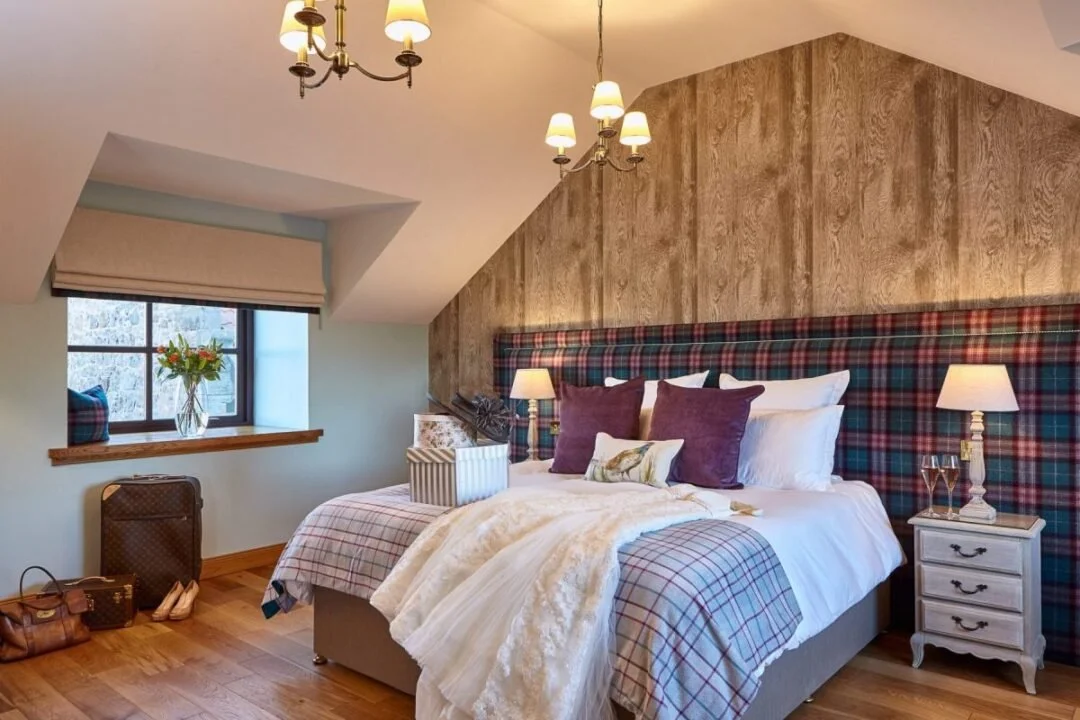 ROUNDEL7613MainBedroom-scaled-1.jpg