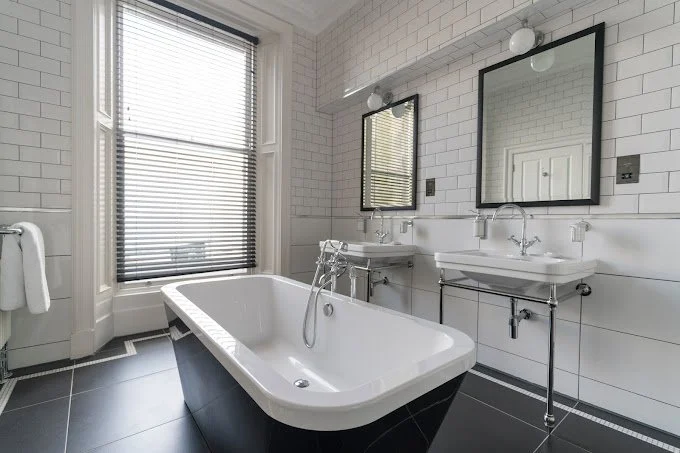 HDV - St Andrews - Executive Suite Bath.jpg