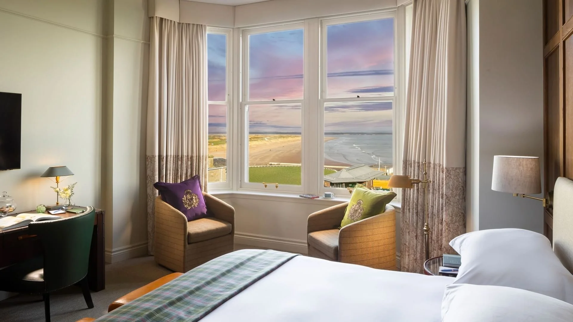 deluxe-with-sea-view-beach_wide.jpg