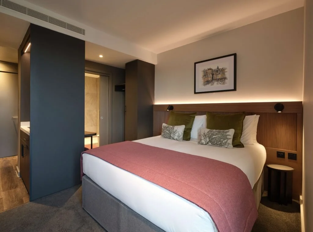 THE-RESIDENT-EDINBURGH-STANDARD-DOUBLE-1024x761.jpg