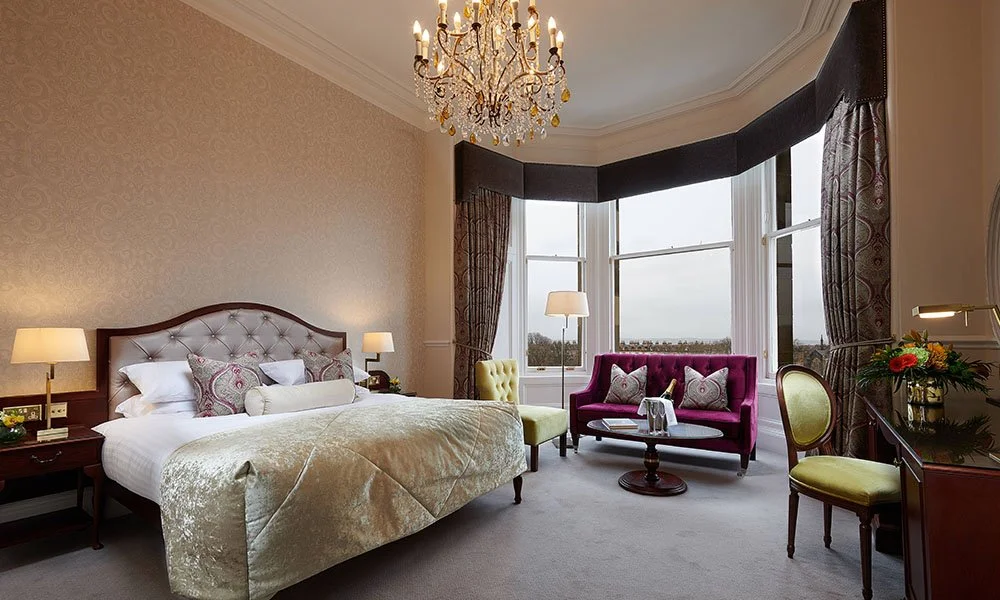 Rm206-Junior-Suite15936adj-1000x600-1.jpg