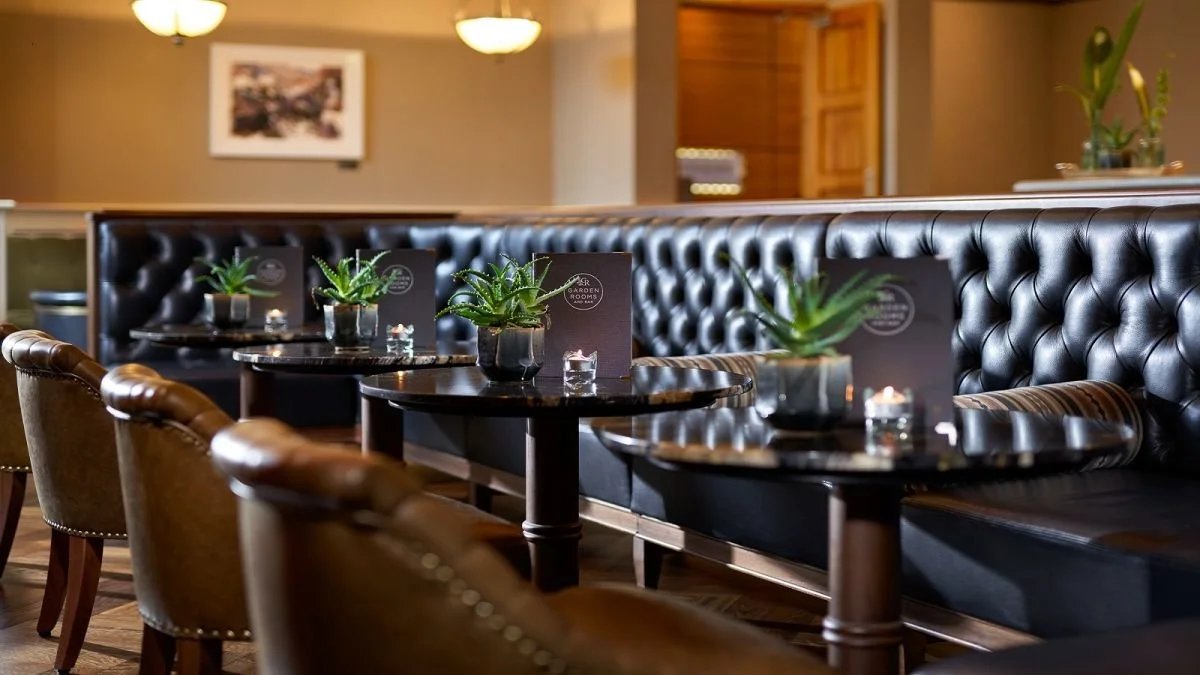 bar_seating_1_fl_4000px_1600_x_900.jpg