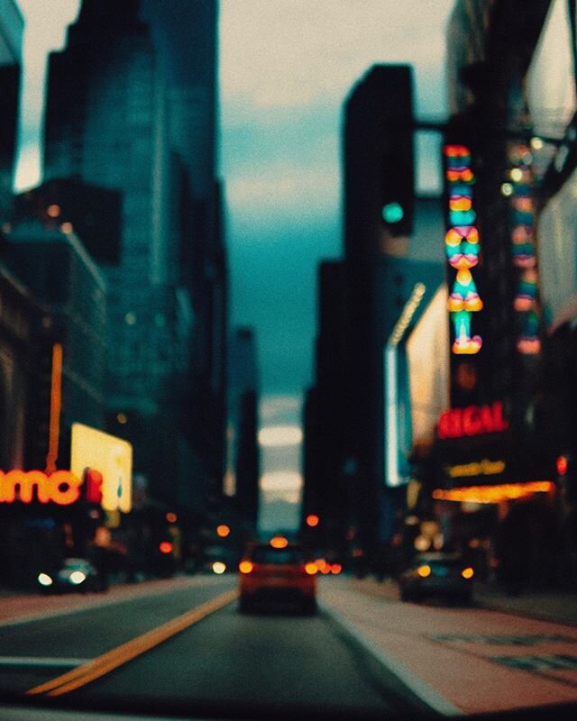 Running out of time.
-
#newyork #streatleaks #streetclassics #urbanromantix