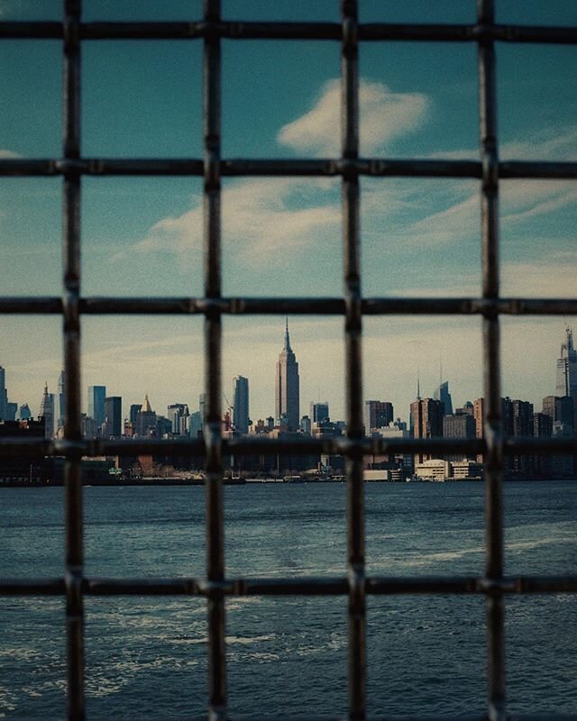 Closure.
-
#newyork #streetleaks #streetclassics #urbanromantix #film #35mmfilm