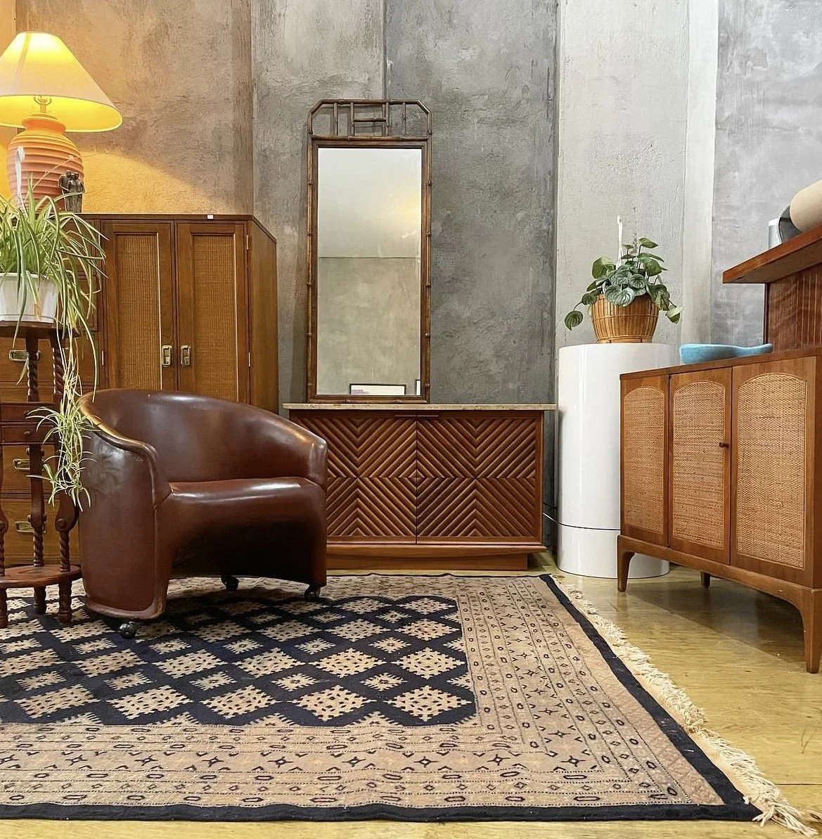 Dobbin Street Vintage Co-op Opens At 521 Grand Street — Grand