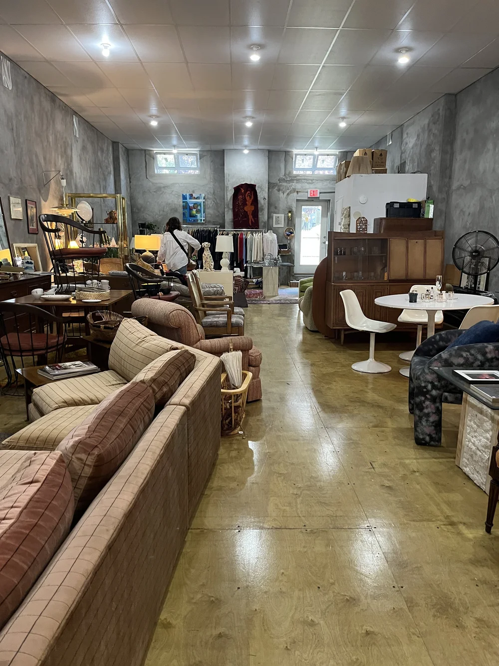 Dobbin Street Vintage Co-op Opens At 521 Grand Street — Grand