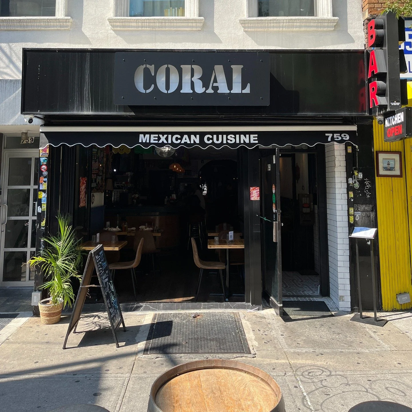 Coral Cantina has docked at 759 Grand Street! @coralwilliamsburg is a Mexican restaurant and bar with a focus on seafood from the coast of Veracruz. Veracruz is one of Mexico&rsquo;s most important maritime ports, with a very energetic malec&oacute;n