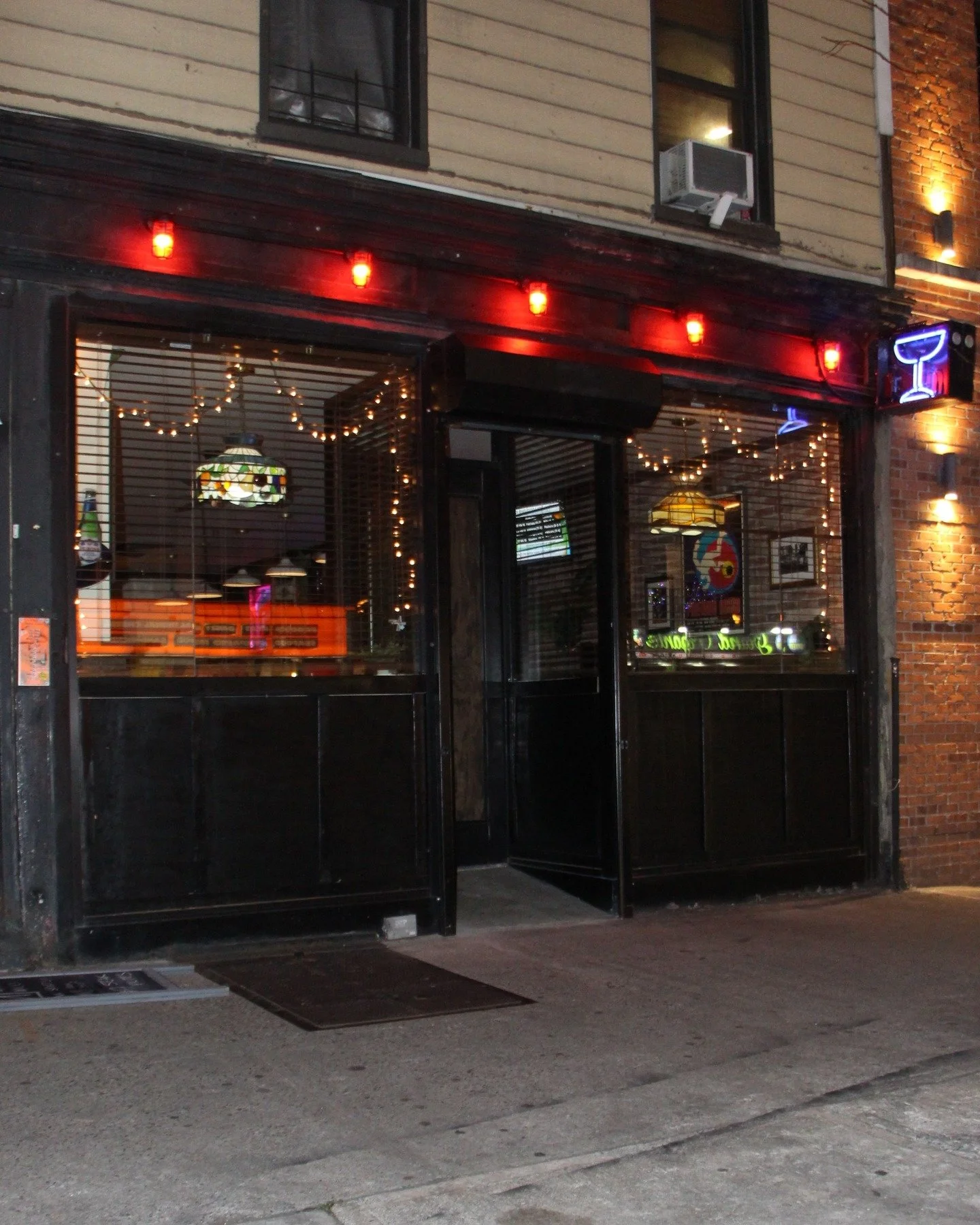 Bar Nico has opened at 790 Grand Street! @barniconyc is an Australian pub that opened its doors in October. They offer a single rotating dish every night, with options including (but not limited to) steak frites, chicken parmesan, spicy shrimp pasta,