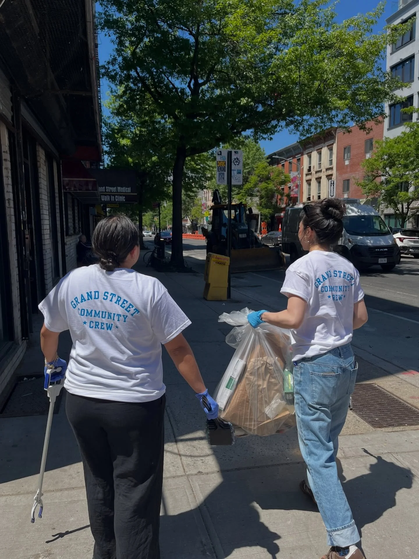 Thank you to everyone who came out to cleanup Grand Street last week! 🧼 

We had a successful day of picking up trash, cleaning our tree beds, and cleaning up Grand Street alongside volunteers, the office of @cmjengutierrez and the @eastwburgtrashcl