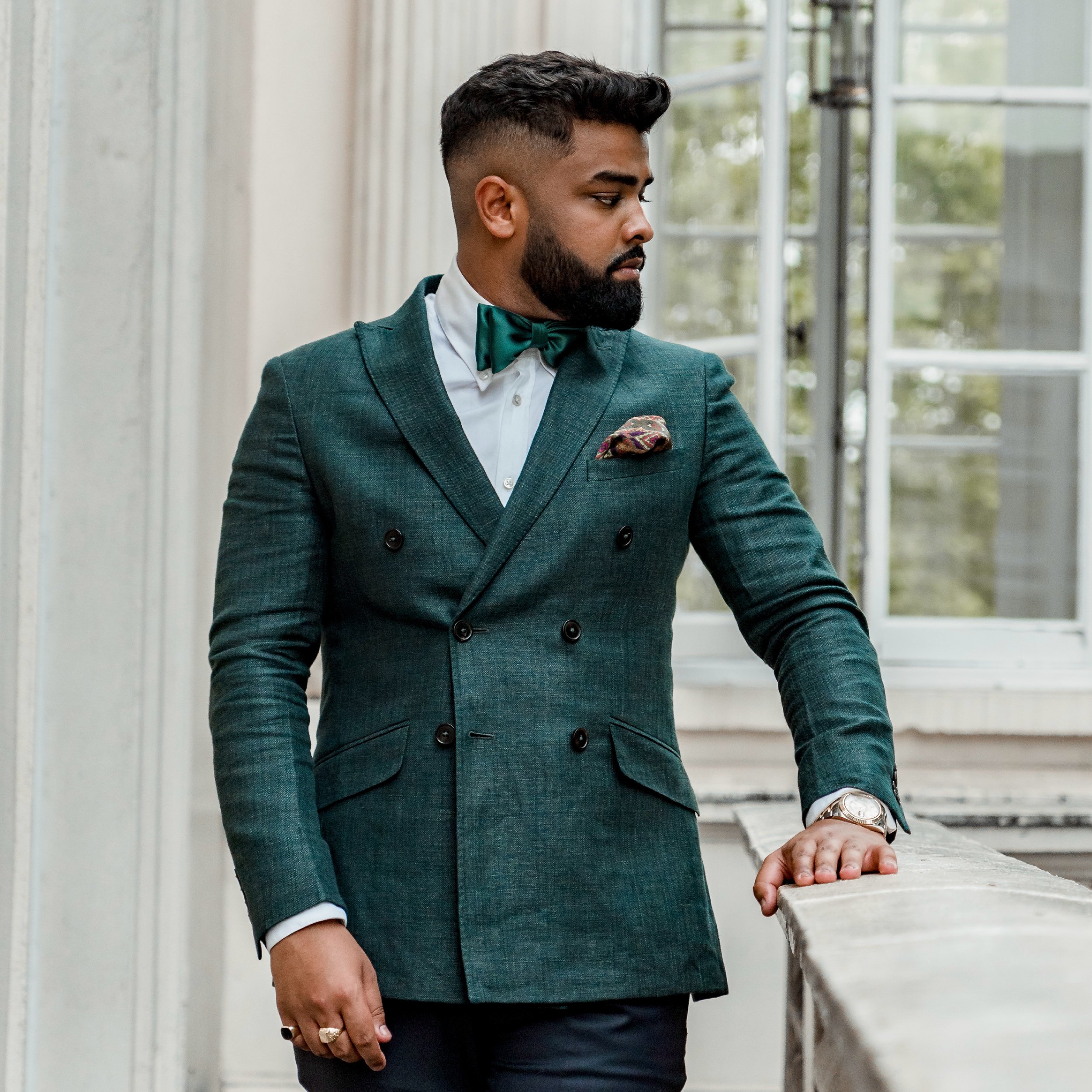 Tailoring that stands out - Forest Green Double breasted blazer in 100% Wool 

#menswear #sarankohlilabel #contemporary #tailoring #mensweartailoring #mensfashion  #newdelhi #styleindia #menswearindia #instastyle #london #menofstyle #southasianvibe #