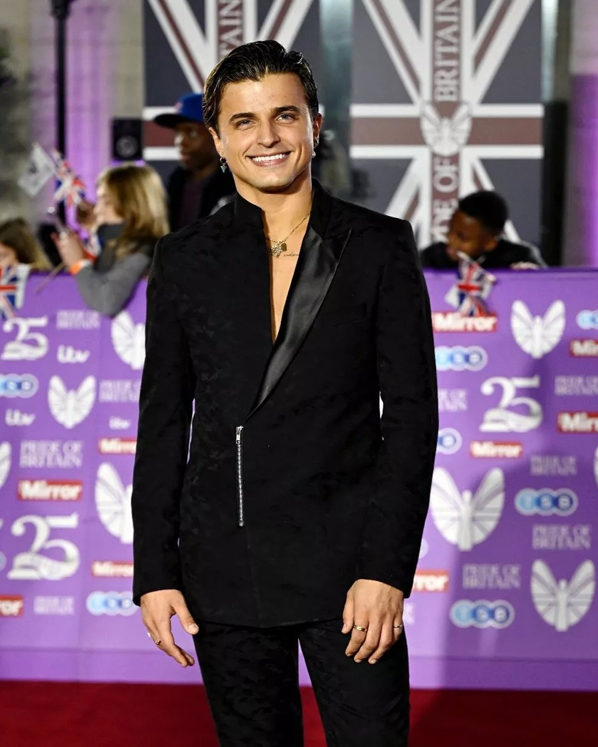 @bbcstrictly superstar @nikita__kuzmin 
wearing our hybrid bike cut tuxedo for the @prideofbritain awards.

📸 : Slide 1 @garethcattermole 
  Slide 2: PA 
Styling: @mannylagostylist 

#redcarpet #strictlycomedancing #prideofbritainawards #menswear #m