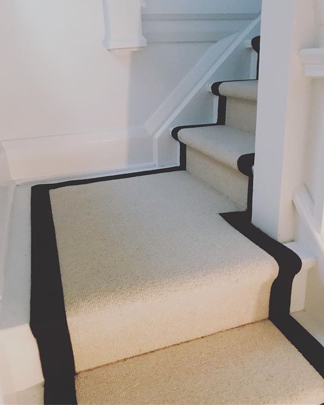 We love a good stair runner. Practical and with so many options to choose from they are a great way to update the style of your home. 🖤

#homerenovation #details #customrunner #interiordesign #torontorenovations