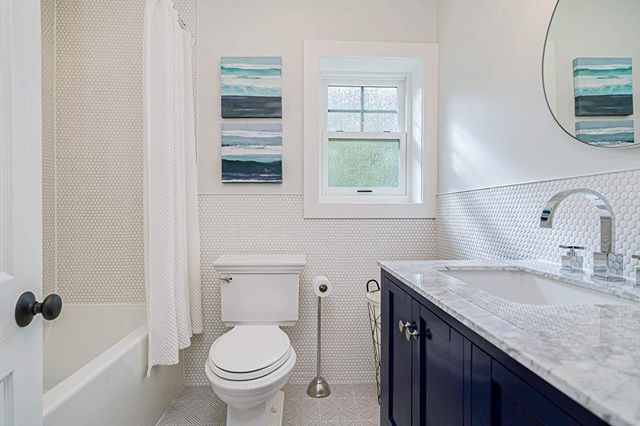 Main bath reno for our friends on Williamson, designed by @parrismckennadesign 👌🏼
Sorry folks, this home is now sold. Congrats to the new lucky owners!