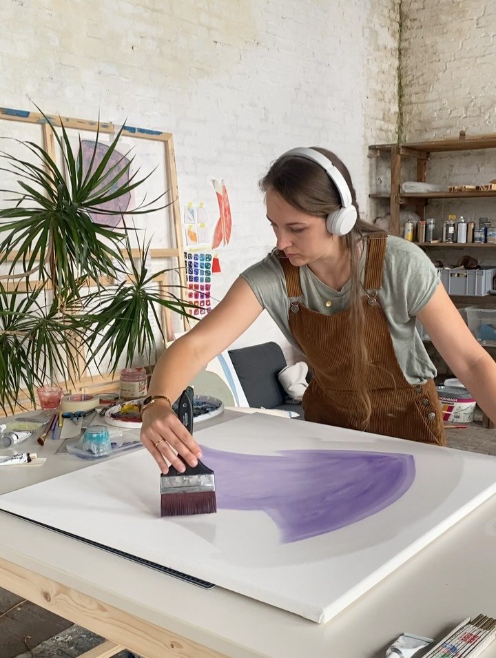 Atelier-Vibes &hellip; im Moment gehe ich ein bisschen auf der Stelle, habe das Gef&uuml;hl, dass ich nur ausprobiere. Dinge die ich auf der n&auml;chsten Leinwand vertiefen m&ouml;chte f&uuml;hren dann irgendwie doch wieder zu ganz neuen Sachen, die