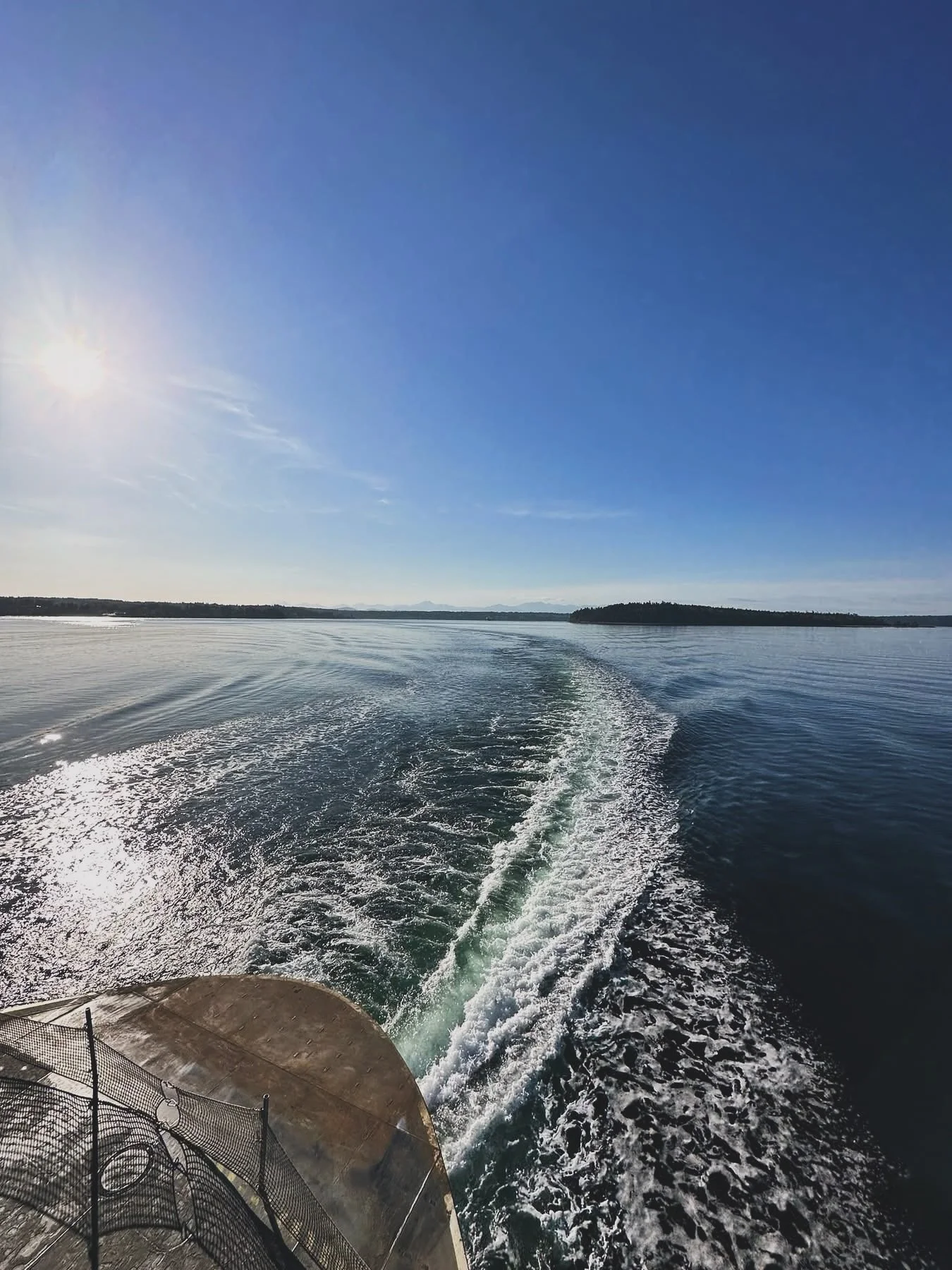 It&rsquo;s ferry ride Friday (we might have just made that up, but let&rsquo;s go with it!!) - time to hop on a boat and enjoy the incredible views and experience the iconic PNW adventure of riding the ferry to the Kitsap Peninsula! #lovekitsap 
Need