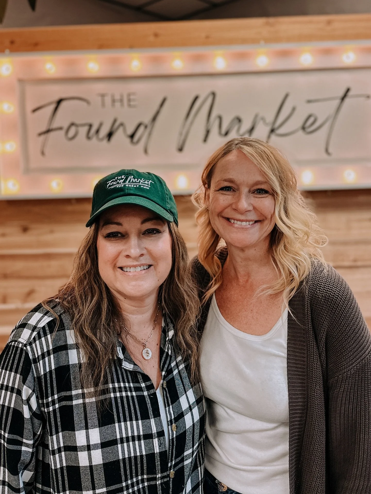 Rain or shine, the @foundmarketpnw is back this weekend at the Fairgrounds in Bremerton! 

This market, hosted by @valleyvintagemarket and @josephinesmerc brings over 70+ vendors from all over the PNW together just in time for the holiday season, wit