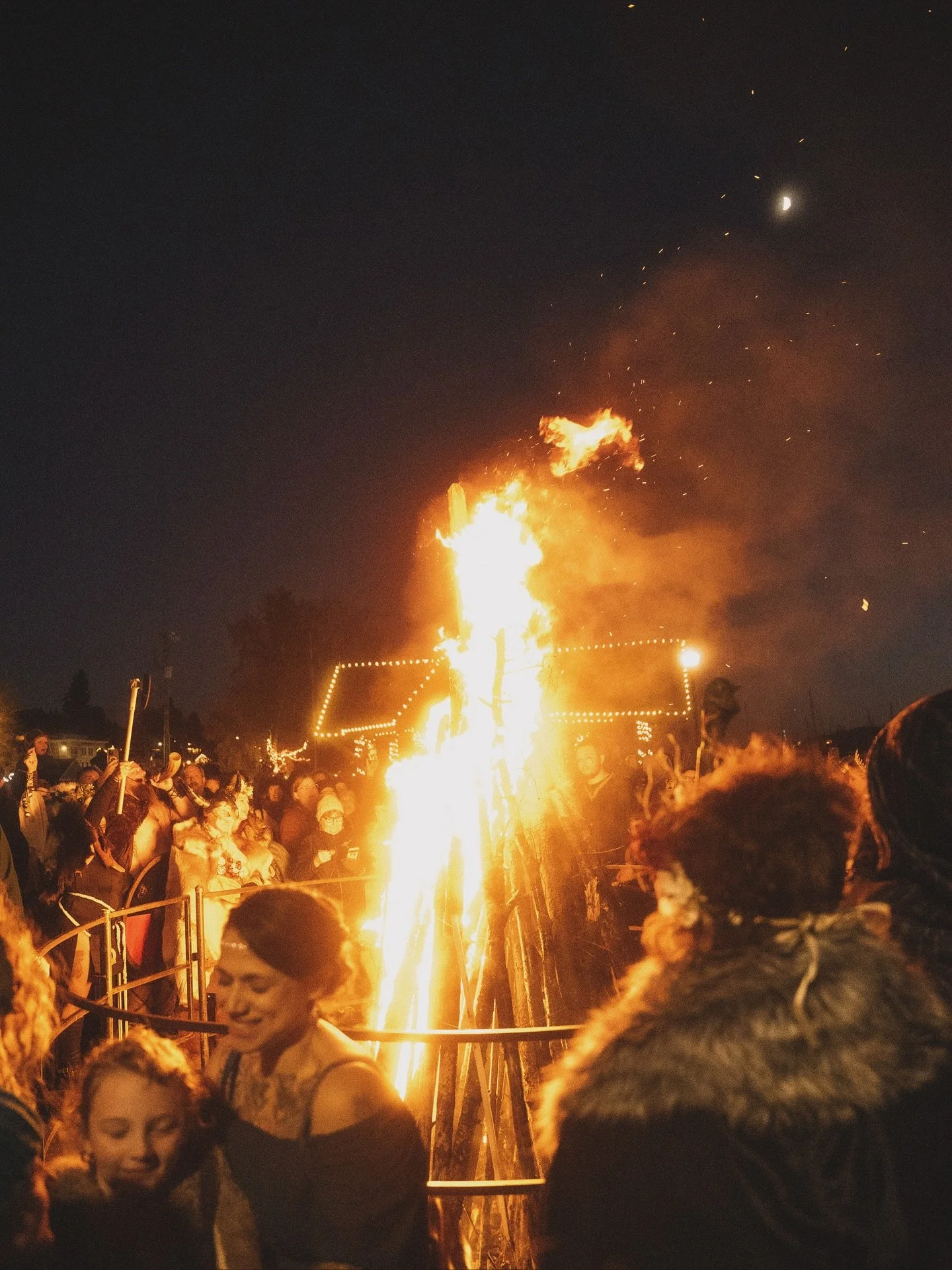 Is it too early to start to dream about Poulsbo&rsquo;s Julefest viking bonfire on Dec 6th? 🔥 Yeah, we didn&rsquo;t think so! Gather round the bonfire on the Poulsbo waterfront for an iconic evening ringing in the Christmas season! Plan your perfect