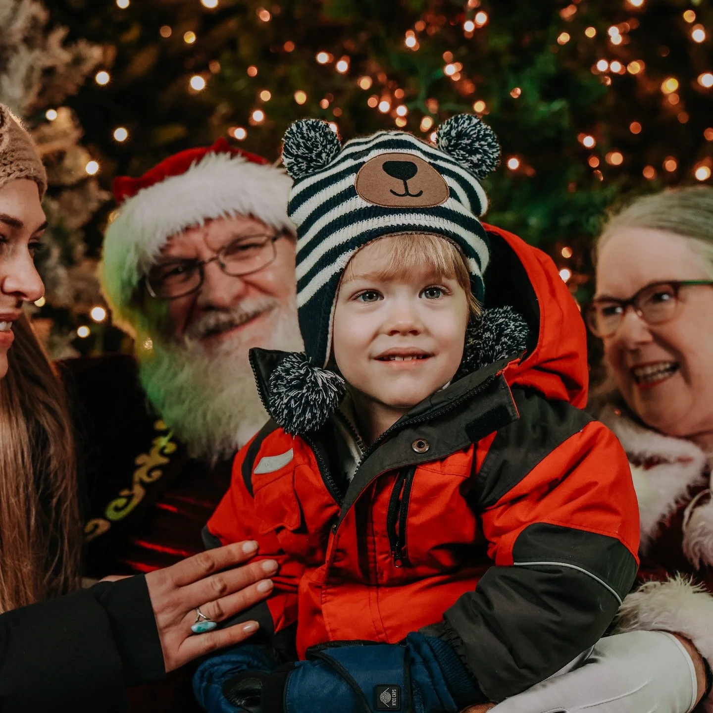 It should come as no surprise that the kids and the pets stole the show at South Kitsap&rsquo;s &lsquo;Holiday on the Bay&rsquo; tree lighting and holiday celebration. From the pet parade to Karaoke with the Grinch, @portorchardwaterfront turns Bay S