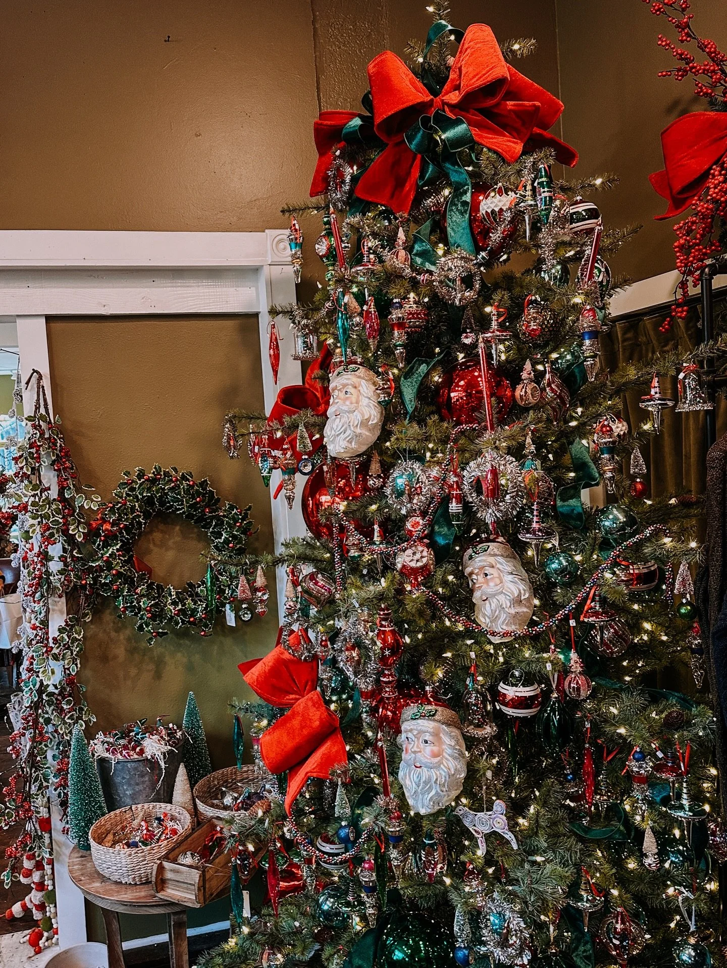 This tree at @detailshomeandgarden in @historicpoulsbo tops our list of Kitsap holiday trees. Filled with tinsel, vintage ornaments and the cutest colorful strands of jingles (don&rsquo;t get too excited about the jingle strands - we bought them all)