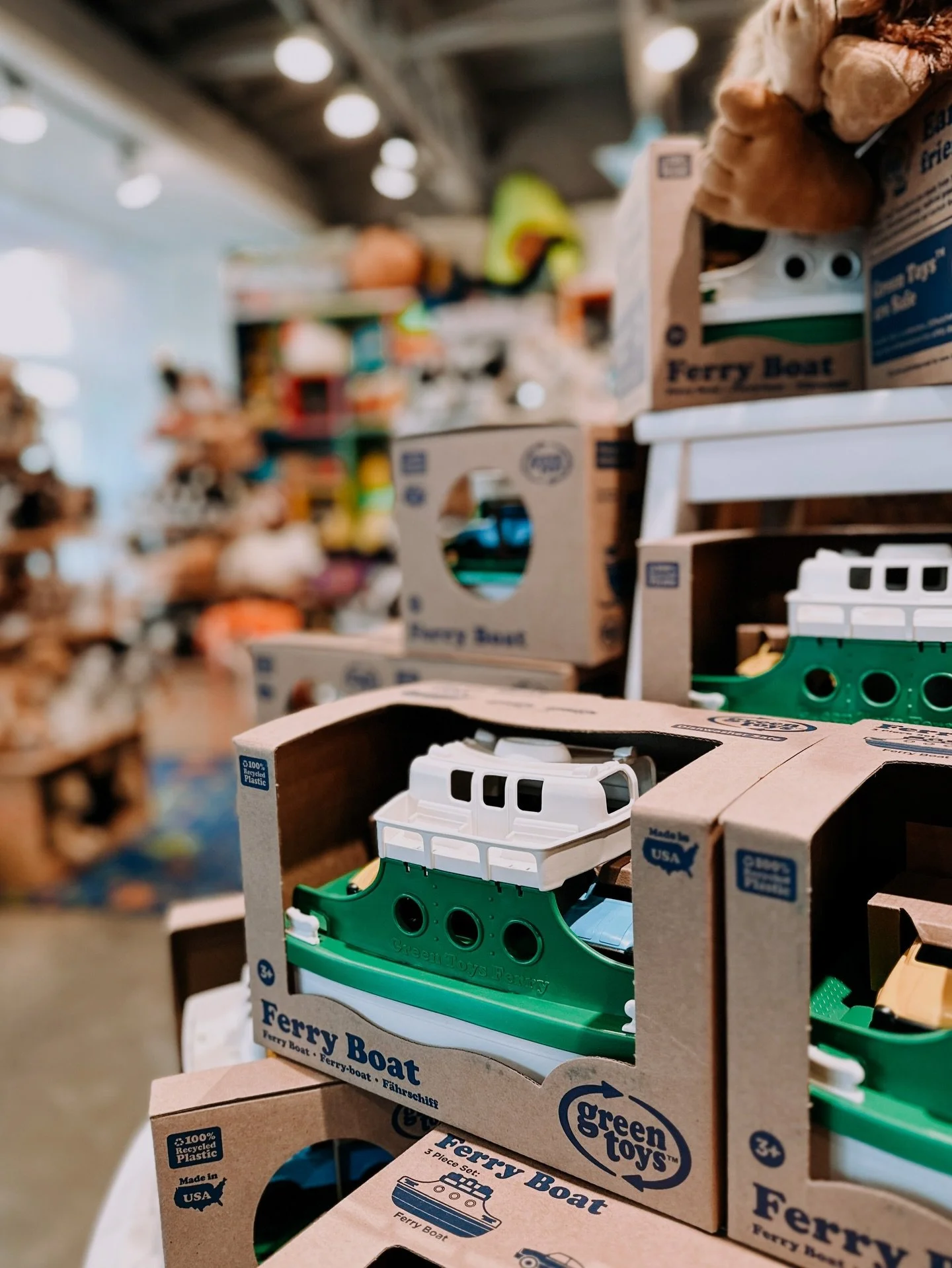 Have a favorite shop on Winslow Way for holiday shopping? Is it the tea shop? The toy shop? The antique shop? The olive oil shop?!? The wine shops? There are so many great shops on Bainbridge Island to explore this holiday season. Go to kitsap.love/k