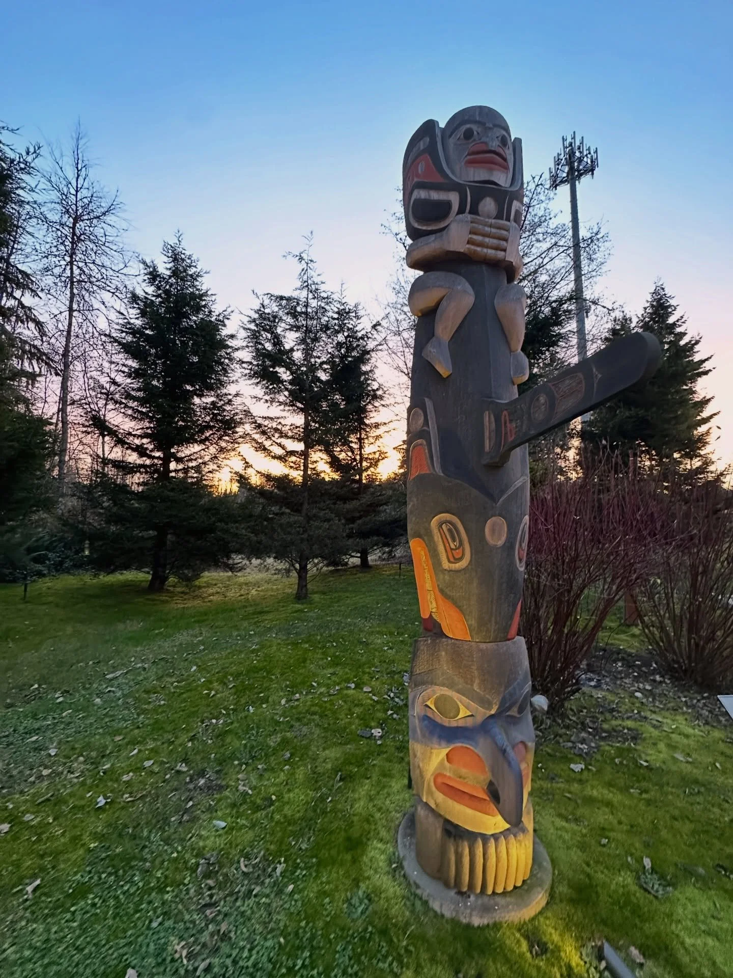 The Point Casino &amp; Hotel is surrounded by stunning tribal art so between your gaming and dining and entertainment be sure to wander outside and appreciate the native artworks on display! #lovekitsap #kitsapcounty #travel #casino #nativeart #sklal