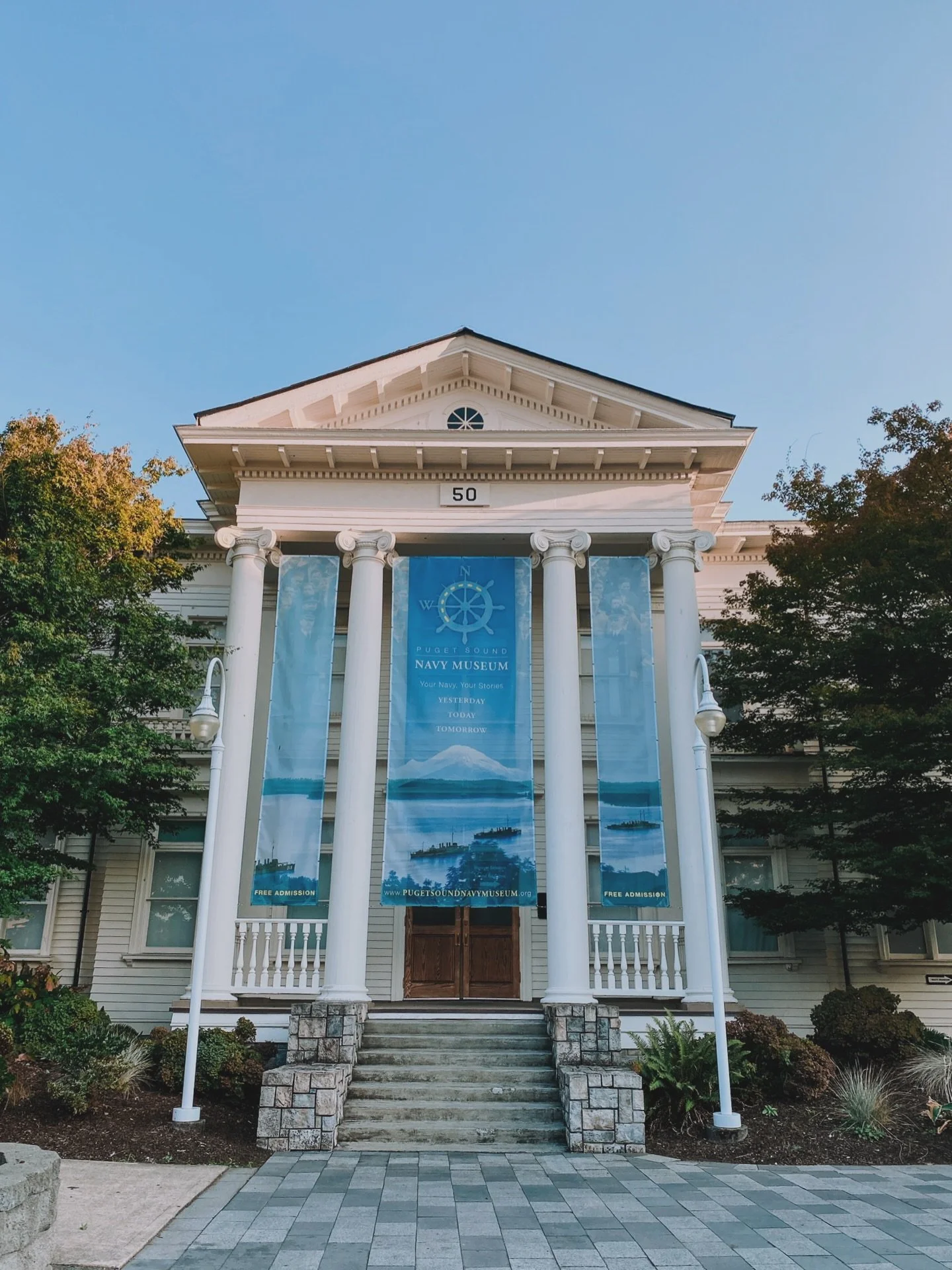 The Puget Navy Sound Museum is FREE and feet from the ferry on the Bremerton waterfront, the perfect outing for anyone who appreciates the fascinating history of the navy in our region. There are excellent and extensive exhibits geared towards famili