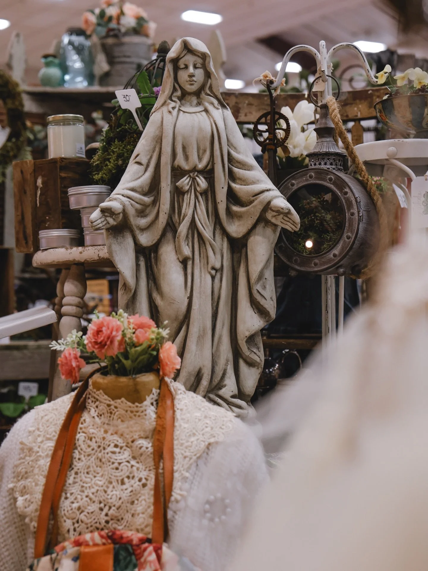 10 moments of joy and whimsy from the first day of @foundmarketpnw - But, don&rsquo;t worry, you still have an entire day (Saturday, Feb 28th) to enjoy this lovely curated market filled with repurposed, vintage gems from curators across the state. 

