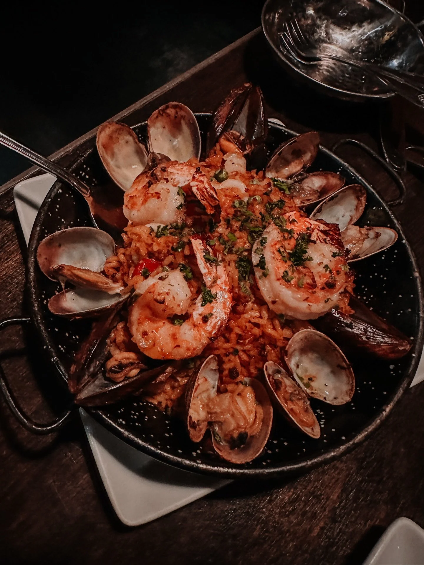 Would You Rather :: Date Edition
Would you rather pair tapas and wine at @burratapaella in @historicpoulsbo with a walk along the waterfront or grab sammies and a beer for an outdoor patio picnic at @olallabaymarketandlanding and watch Mount Rainier 