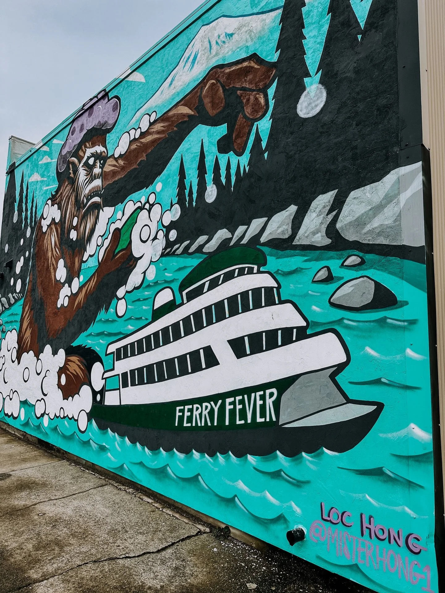 Bremerton, 1 of the 9 official Fan Zones in WA for this summers soccer championships, is full of secret (and not so secret) art pockets around every turn, just like this one! What is your favorite Kitsap mural? #fanzone #bremerton