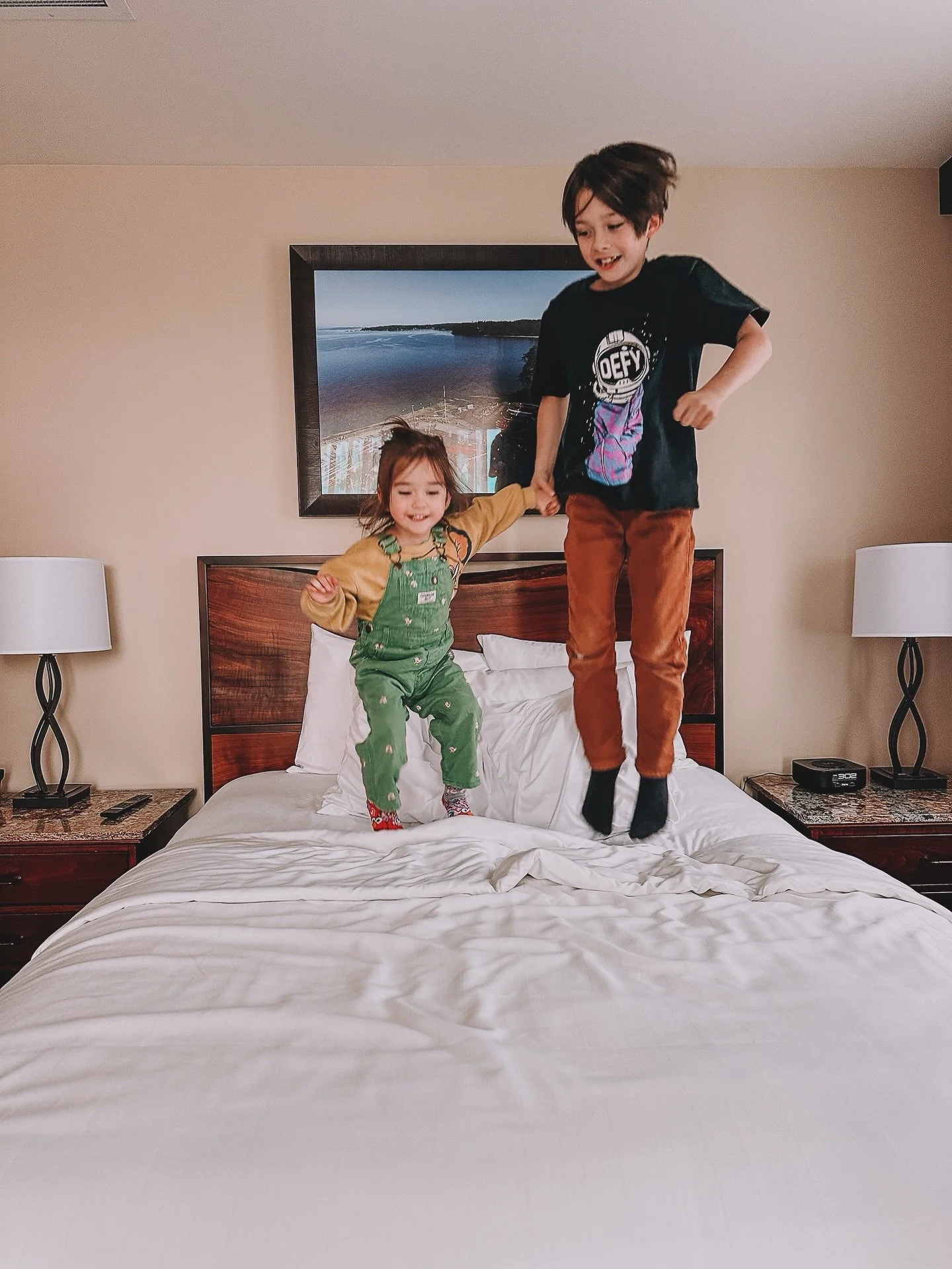 What&rsquo;s the first thing you do when you get to your hotel room after you check in? If you&rsquo;re anything like us, the kids do a mandatory hop on the bed, we do a tour of the beautiful furnishings - like this bathtub that&rsquo;s bigger than a