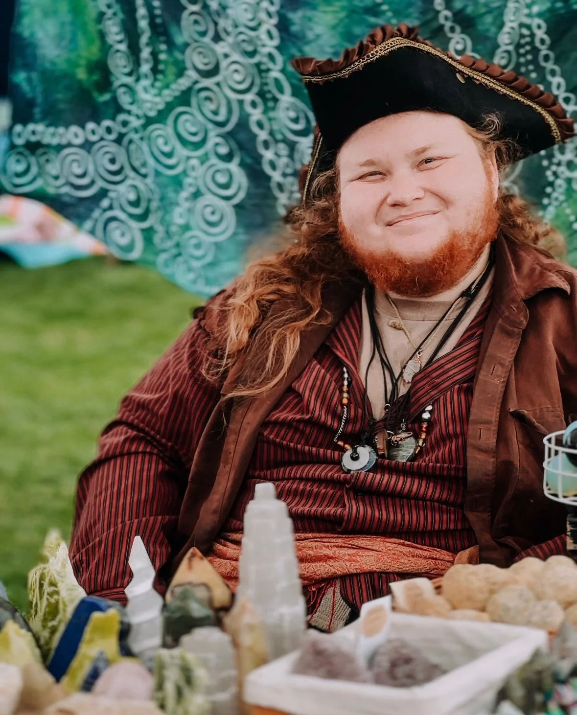 The Pirates are coming to Kingston and they&rsquo;re bringing live music, locally made goods and family friendly plundering! Learn more on our event calendar: kitsap.love/read/kingston-pirate-festival-guide

🏴&zwj;☠️ June 13th 
⏰ 10am - 5pm
📍 Mike 