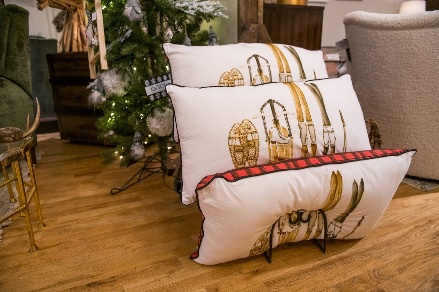 A little hygge for your home!
.
Get cozy with winter-themed pillows, Christmas decorations, candles, and home decor from Boxwoods!
.
Store hours:
Wednesday-Friday 12:30-5:00 pm
Saturday 12-4:00 pm
Monday and Tuesday by appointment
.
.
.
.
#boxwoodshe