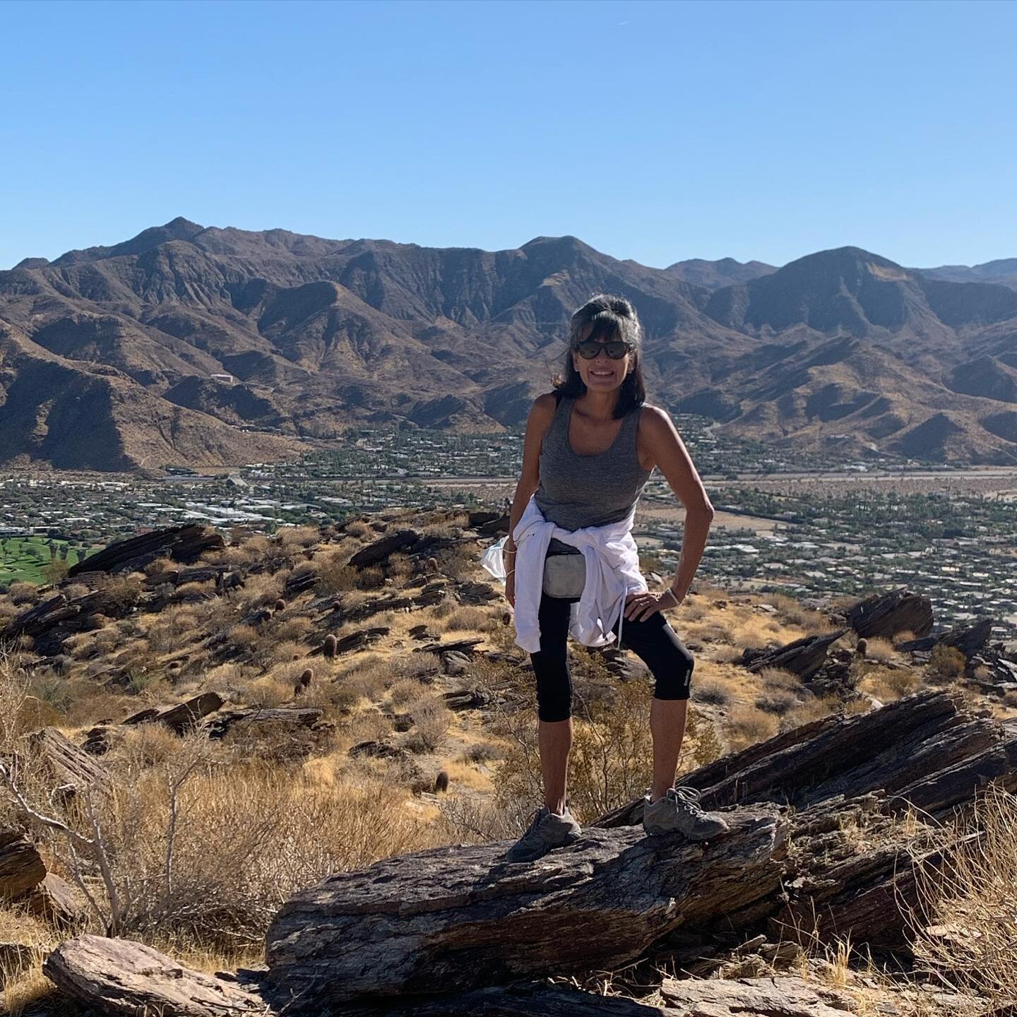Just loving the outdoors to keep me grounded during these trying time... #lovemyhikes🥾#keepsmegrounded #bodymindandsoul #loveyougrandma❤️ #trustrelaxbreathe