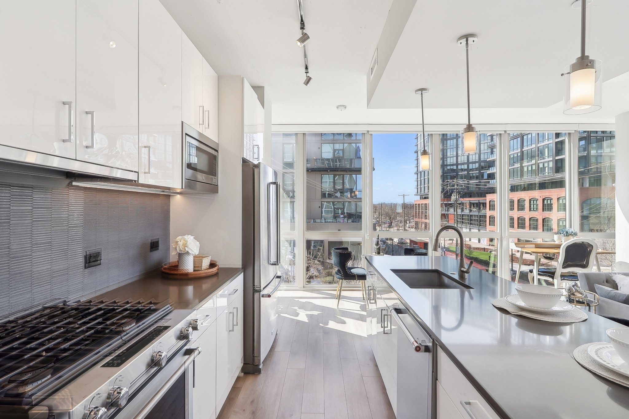 8-web-or-mls-V St SW 311-008.jpg
