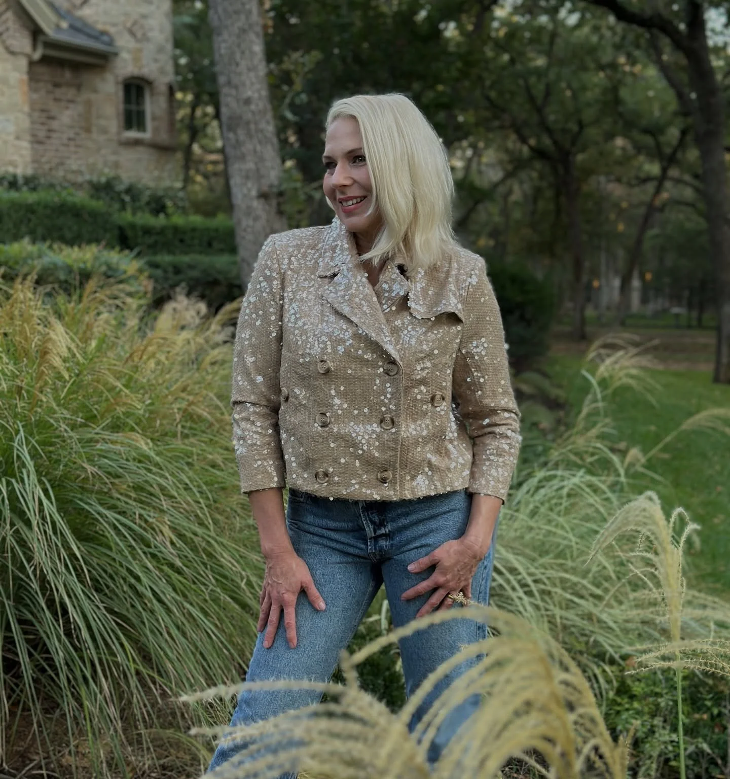 Everyone needs a little sparkle in their life. This jacket is perfect with jeans, over wide legged pants, or a sheath dress. Sparkle & shine, darling!
.
.
#newarrivals #fallinlove #sparkleandshinedarling #francesvalentine #fortworthshopping #fort