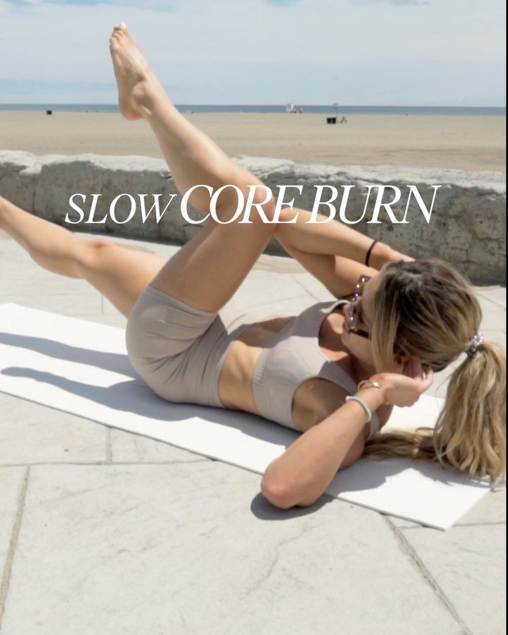 ⚡️Abs on fire 
The slow burn core workout is sure to get your muscles firing, I&rsquo;ve been loving it lately🔥

Add these moves to your routine for the extra burn and join me every Thursday at @barryscanada for Ass &amp; Abs 💪🏻❤️

This amazing se