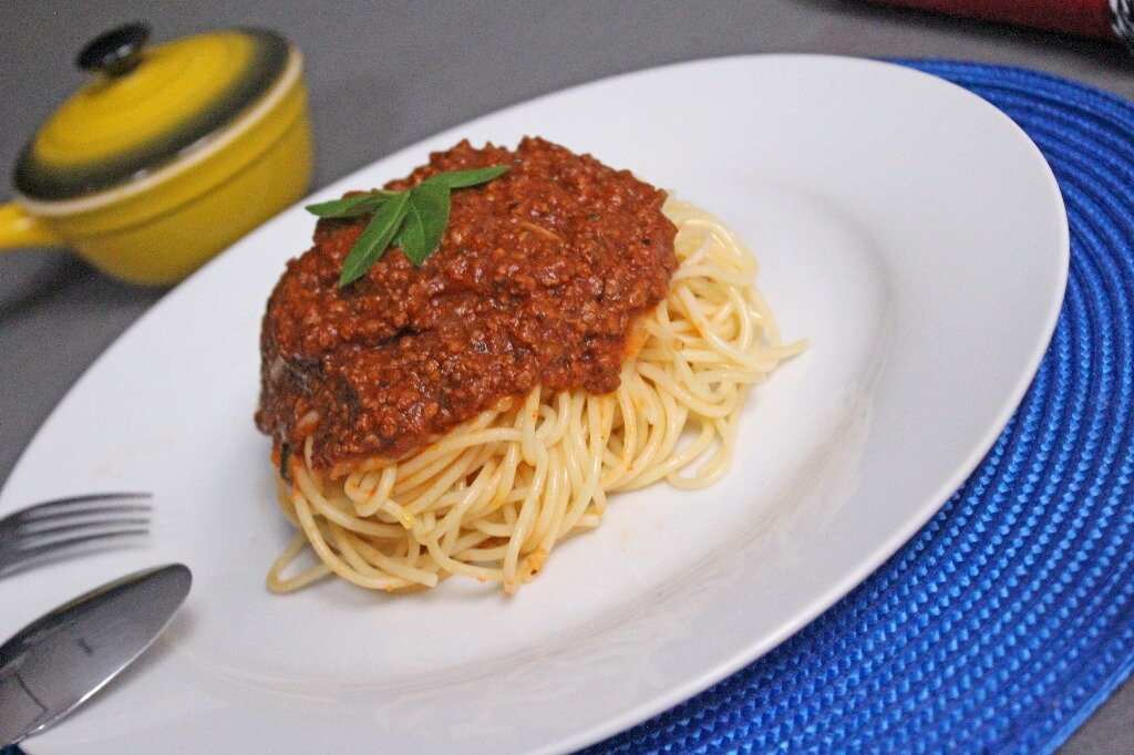 Spaghetti à Bolonhesa e brigadeiro (600 gramas)_Duda Ribeiro.jpg